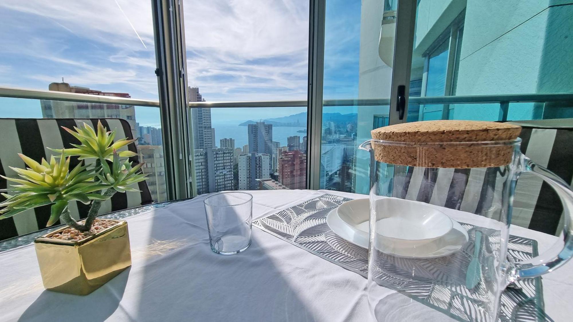 Skyline 14 Large And Sunny All-Day Balcony With Stunning Sea Views ベニドルム エクステリア 写真